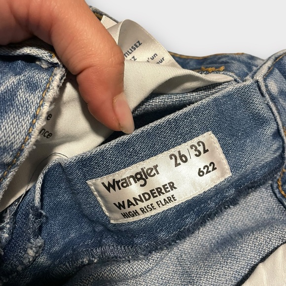 Wrangler Wanderer High Rise Flare Jean 26x32. Womens. From Free People. - Picture 5 of 9
